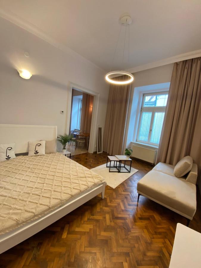 Apartment In City Center Kosice Bagian luar foto