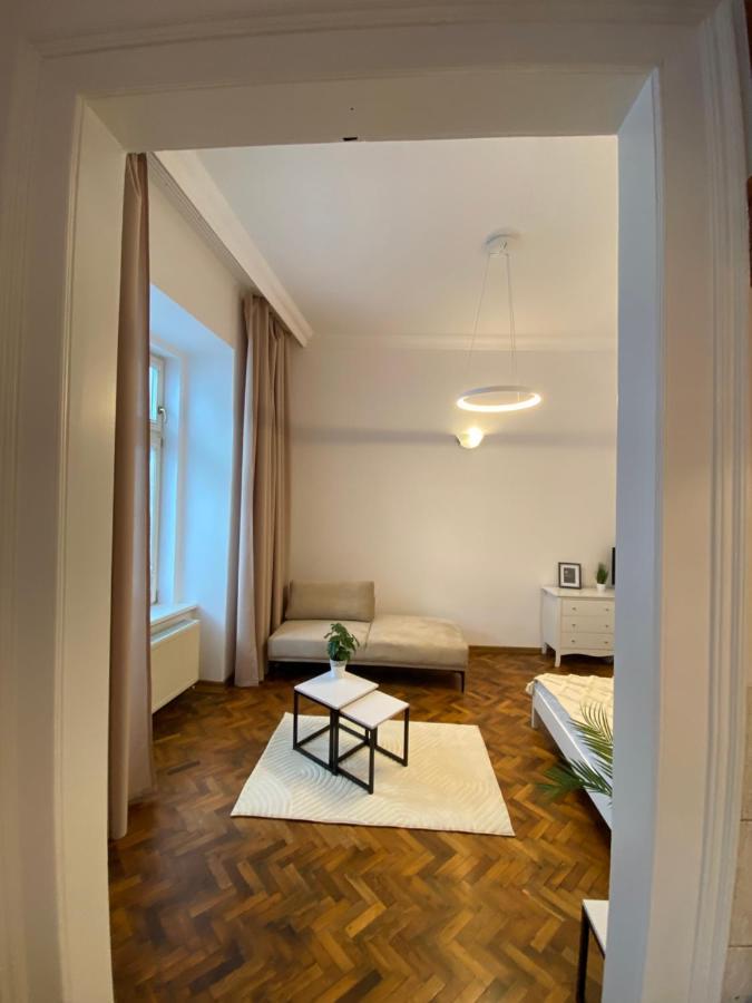 Apartment In City Center Kosice Bagian luar foto